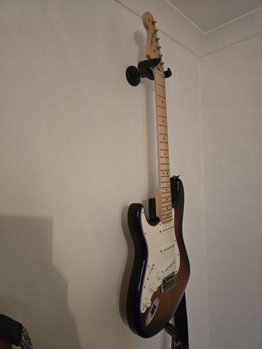 Fender Stratocaster Sunburst Canhoto Esquerdina