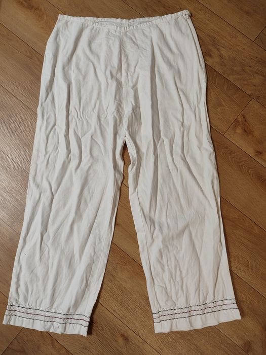 Білі штани з вишивкою