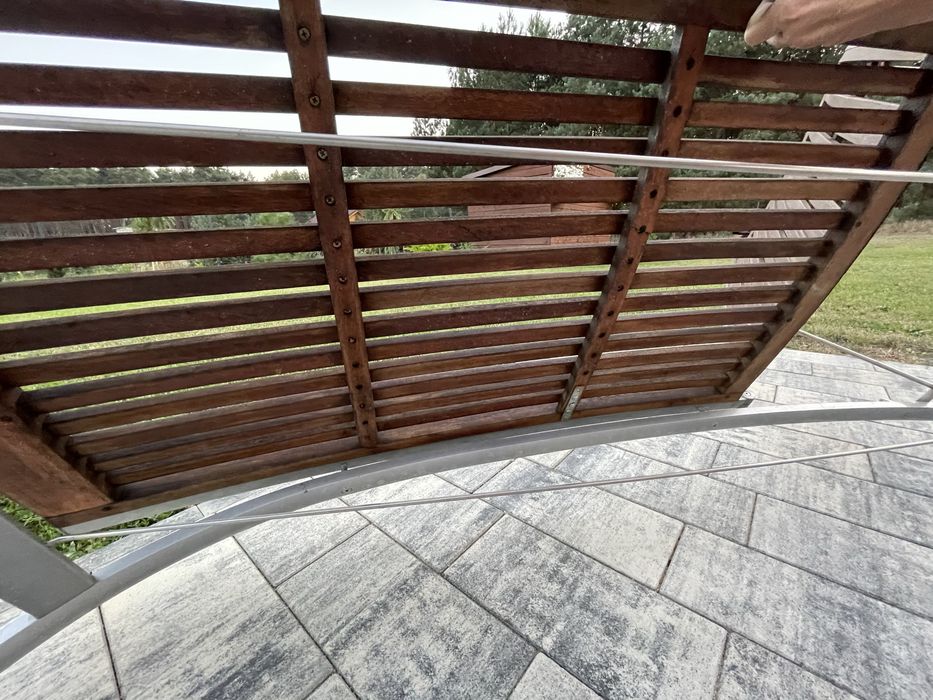 Leżak ogrodowy z drewna egzotycznego i aluminium leżanka ogrodowa
