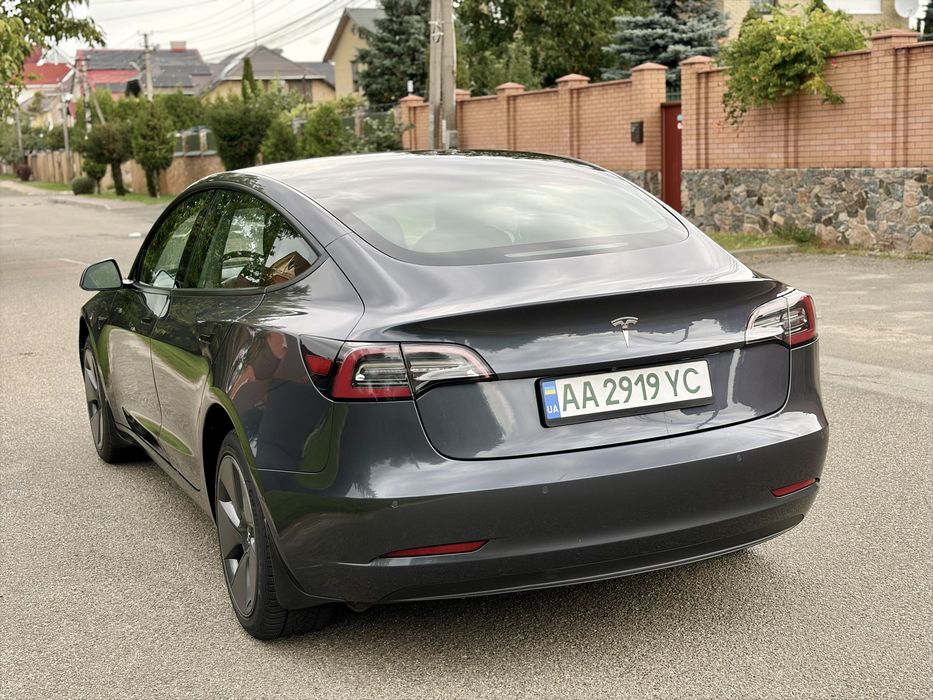 Tesla Model 3  2021 рік