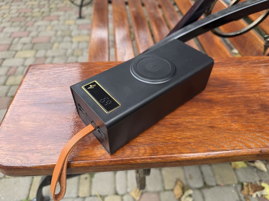 Потужний павербанк 42000mAh + ліхтар + швидкісна зарядка