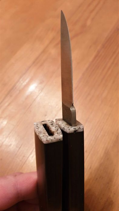 Нестандартний ніж ручної роботи Х12МФ твердістю 60 од.