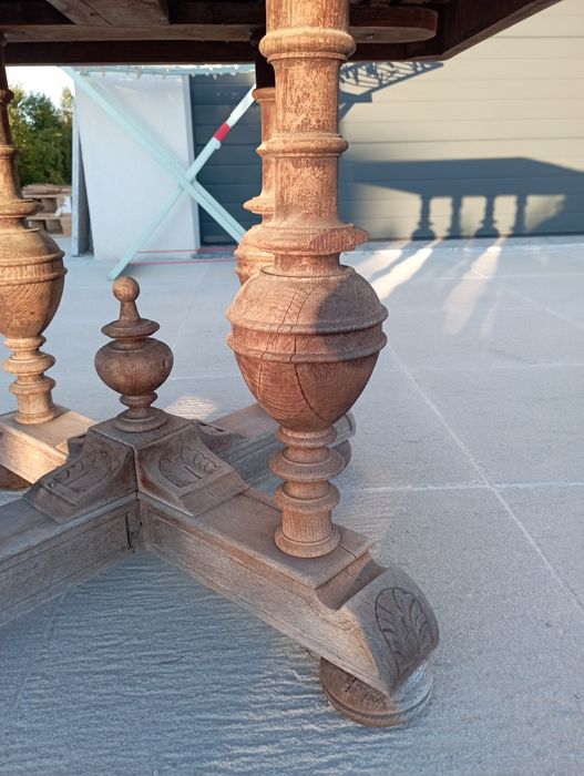 Mesa centenária de madeira para restaurar