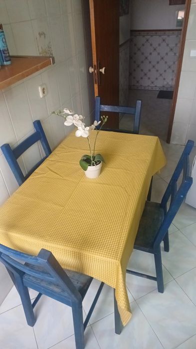 Mesa com 4 cadeiras