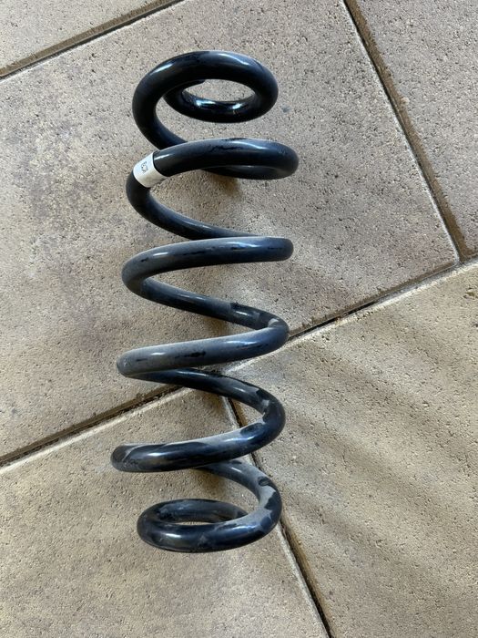 Пружина оригінальна задня Audi q7 4m0511115