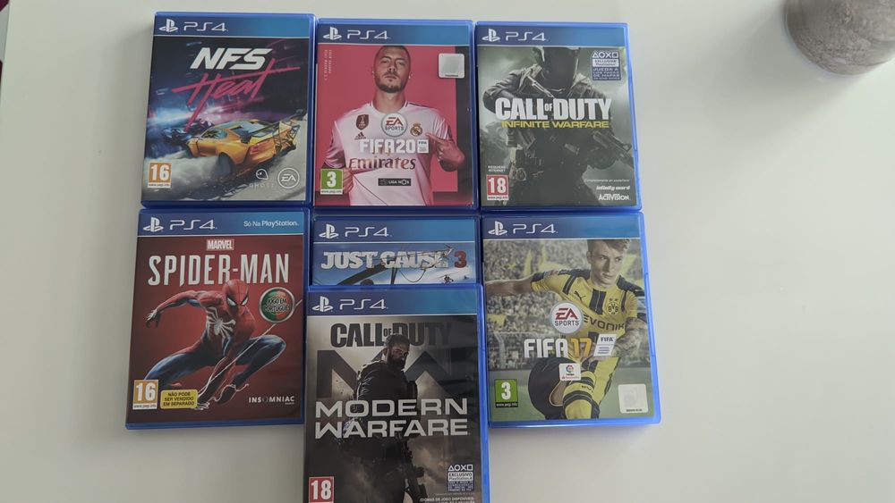 Ps4 + 7 jogos (vai com a caixa original)