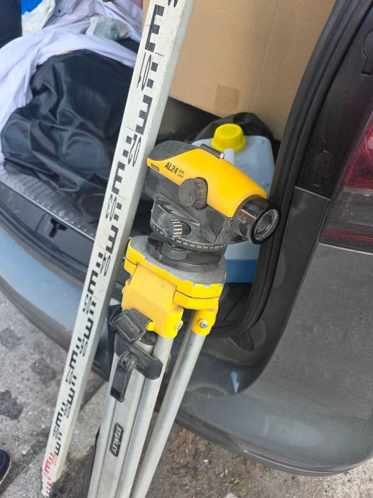 Nivelator optyczny stanley