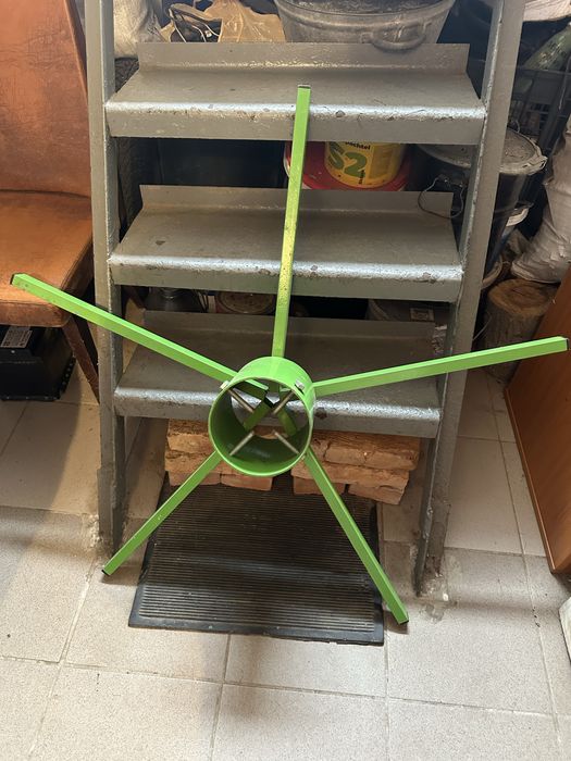 Продам підставку для новорічноі ялинки