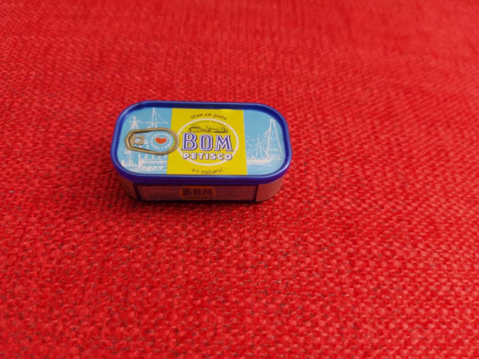 Conjunto 2 miniaturas: caixa de bolachas + lata de atum