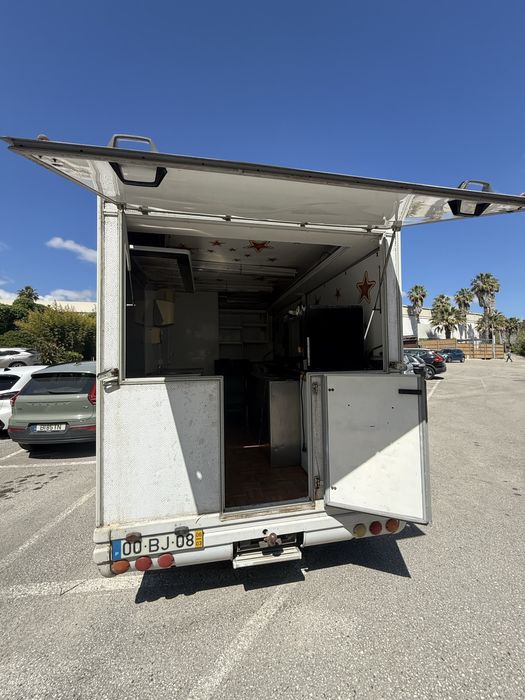 Carrinha Roulote Equipada com 27,800km