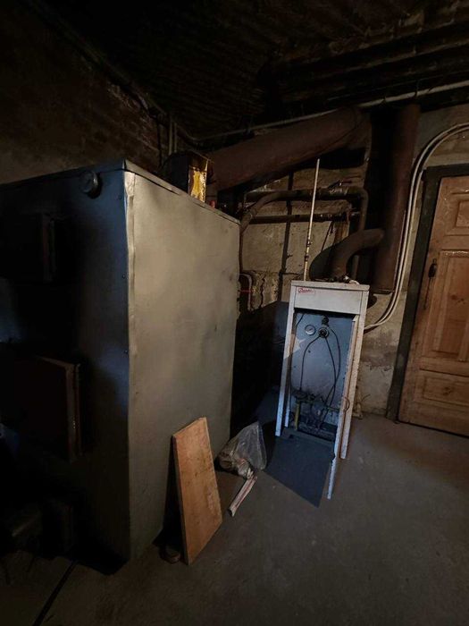 Продаж цегляного двоповерхового будинку в с. Березна