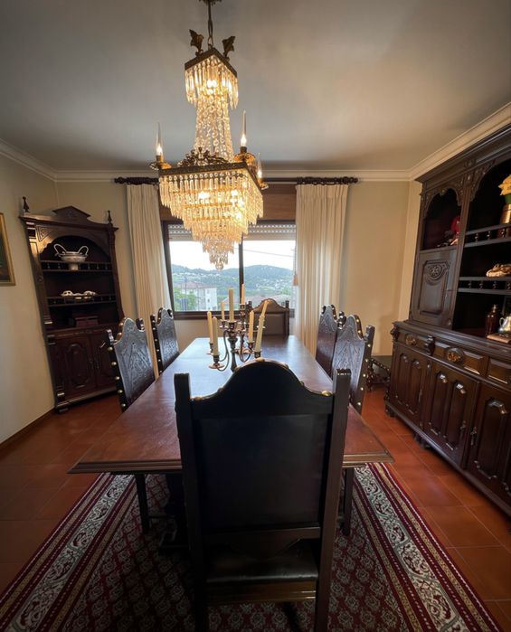 Sala de Jantar Completa – Madeira Maciça – 6 Cadeiras + Aparador