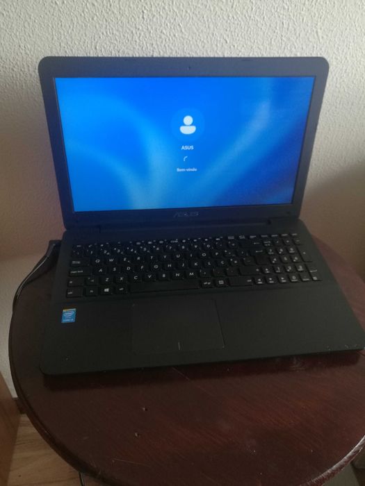 Portátil ASUS i3 Modelo F554L