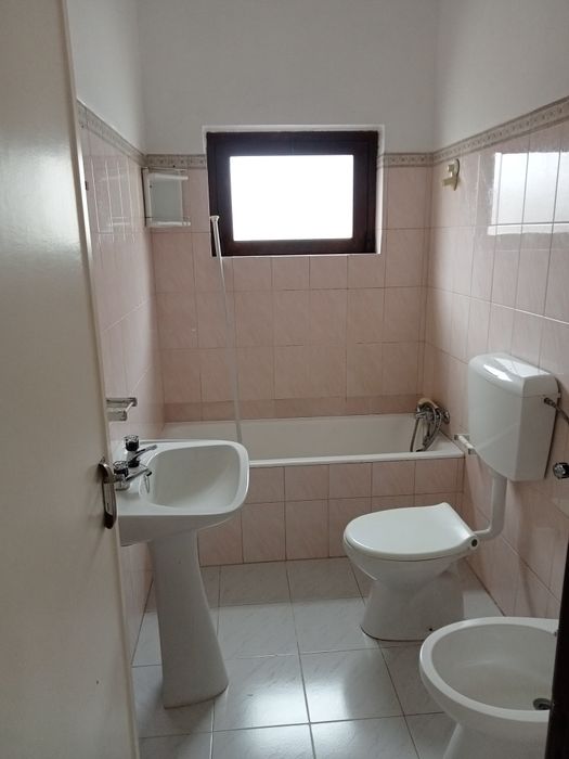 T2 ALUGAR NO Centro do AVELAR - com estacionamento e aparcamento