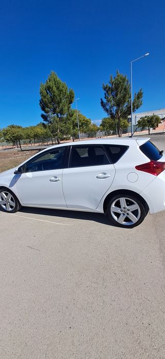 Toyota Auris 1.4-4D Exclusive Luxury (90 cv) [2014] 173 000 km — photo 2