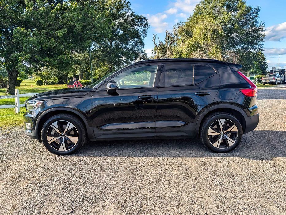 Volvo XC40 Electric      2022