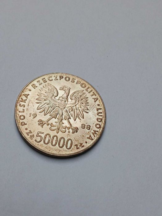 Sprzedam srebrną monetę Józef Piłsudski 50000zł z 1988r.