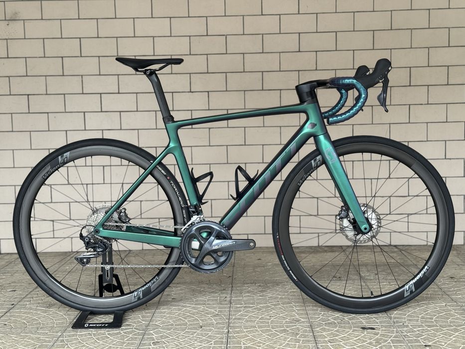 Bicicleta estrada Scott Addict RC / Carbono