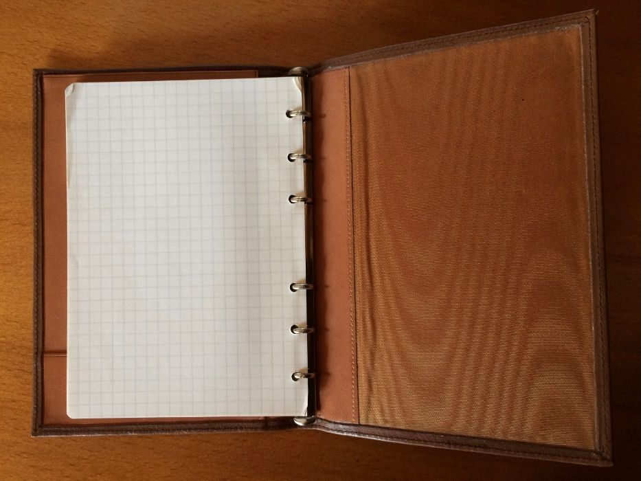 Capa em couro genuíno à cor natural