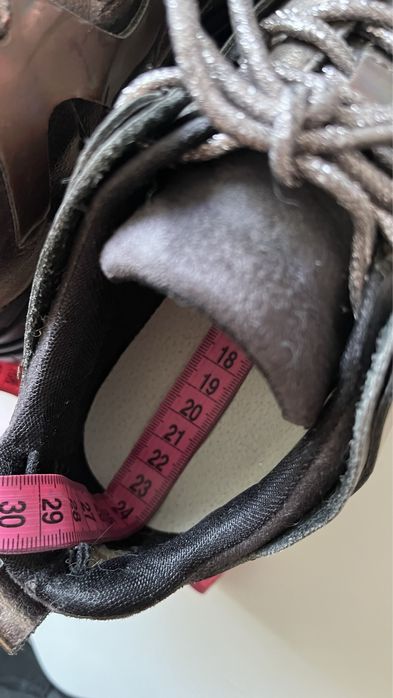 Шкіряні кросівки