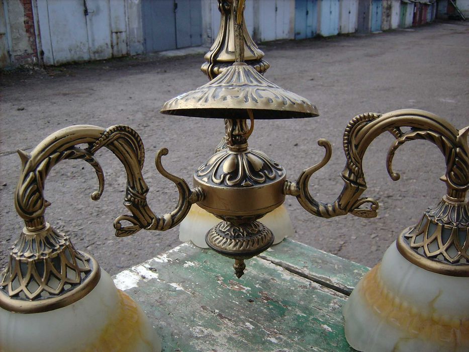 продам 3-х ламповую люстру