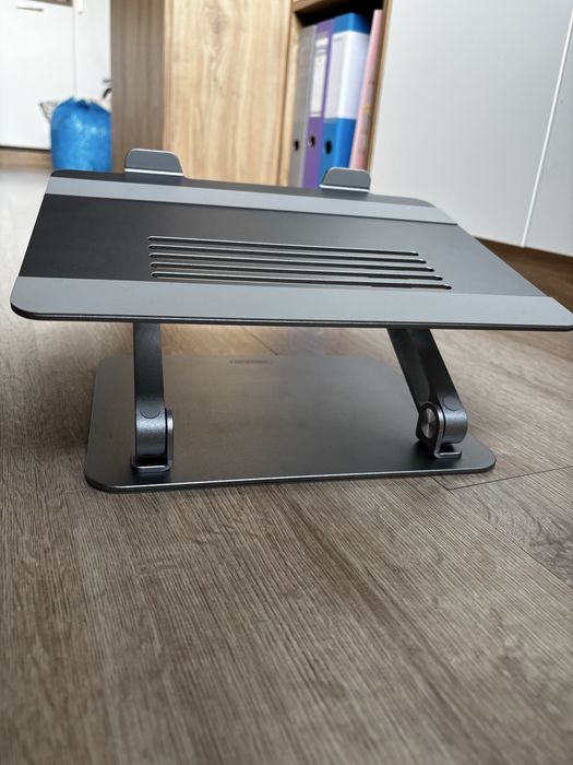 Stojak pod laptopa