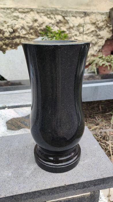 Wazon granitowy czarny Szwed