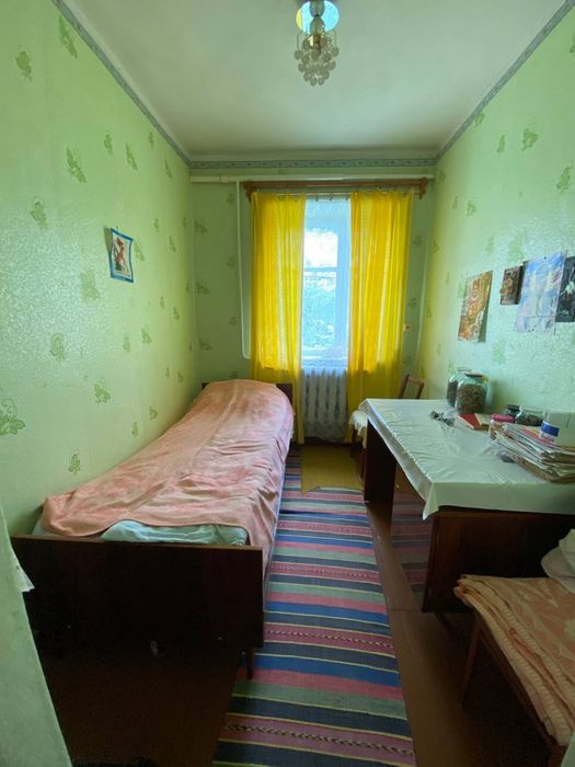 Житловий будинок для великоі родини