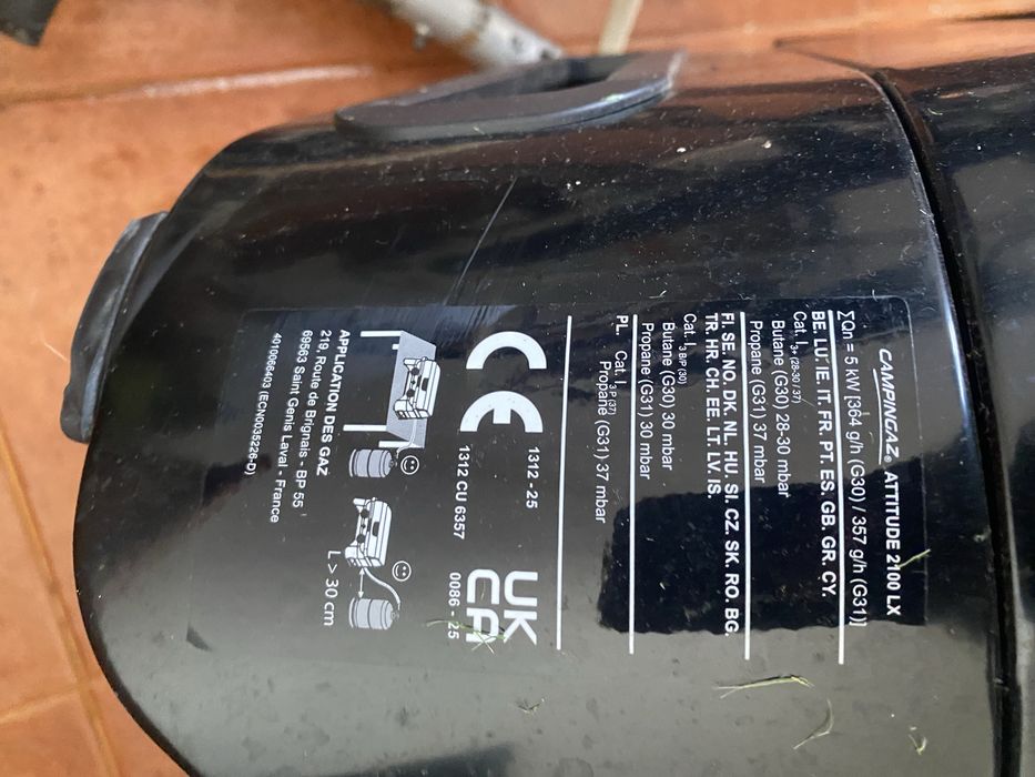 Vendo grelhador / barbecue a gás de mesa Campingaz Attitude 2100 LX, em excelente estado de funcionamento e conservação.Novo