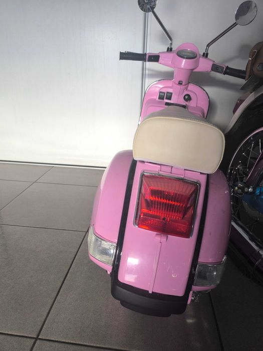 Vespa infantil cor de rosa