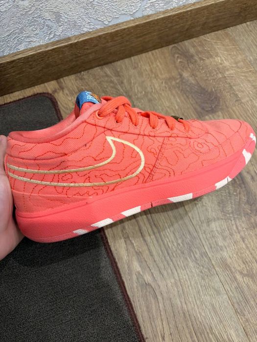 Продам Nike Book 1
