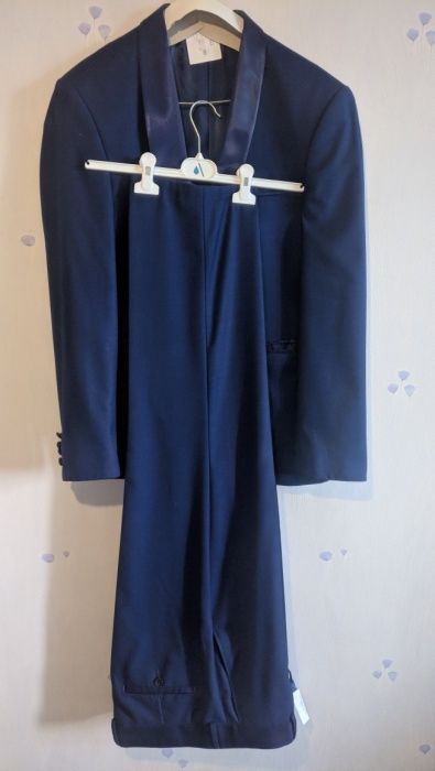 Мужской костюм свадебный или выпускной