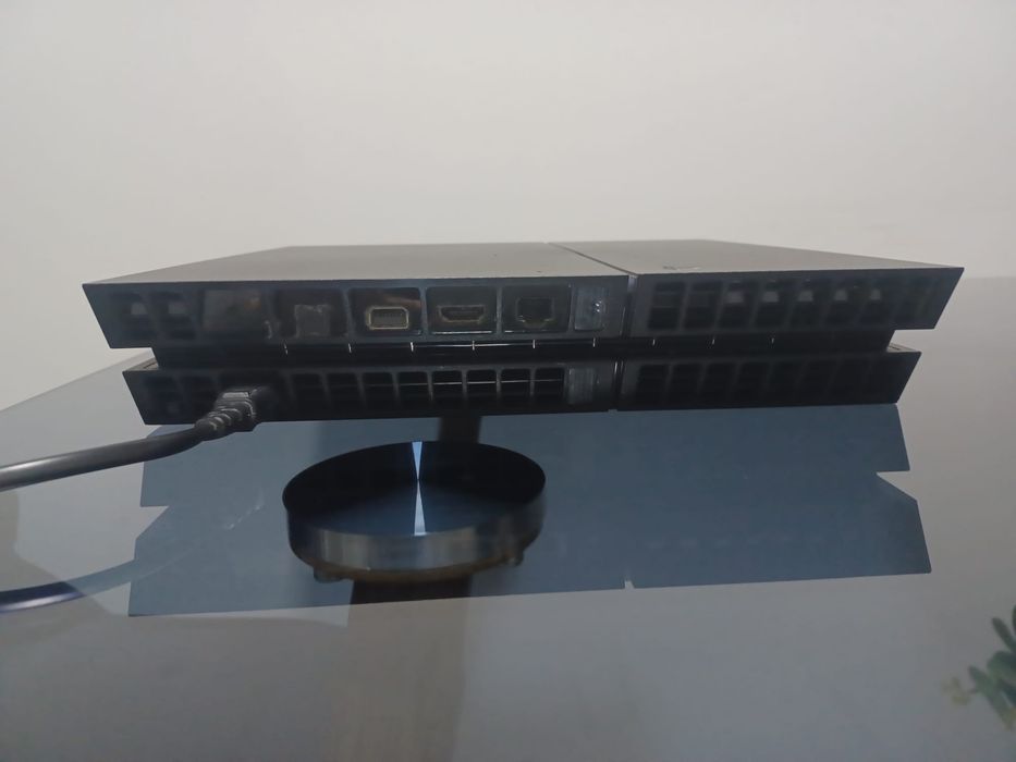 PlayStation 4 Sony PS4 (Preta) – Modelo Original