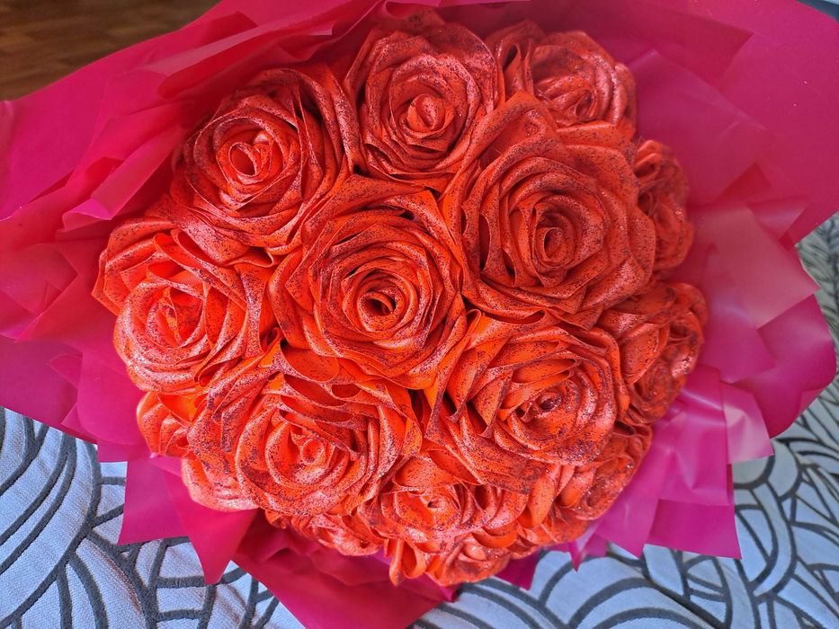 Букет троянд з атласної стрічки