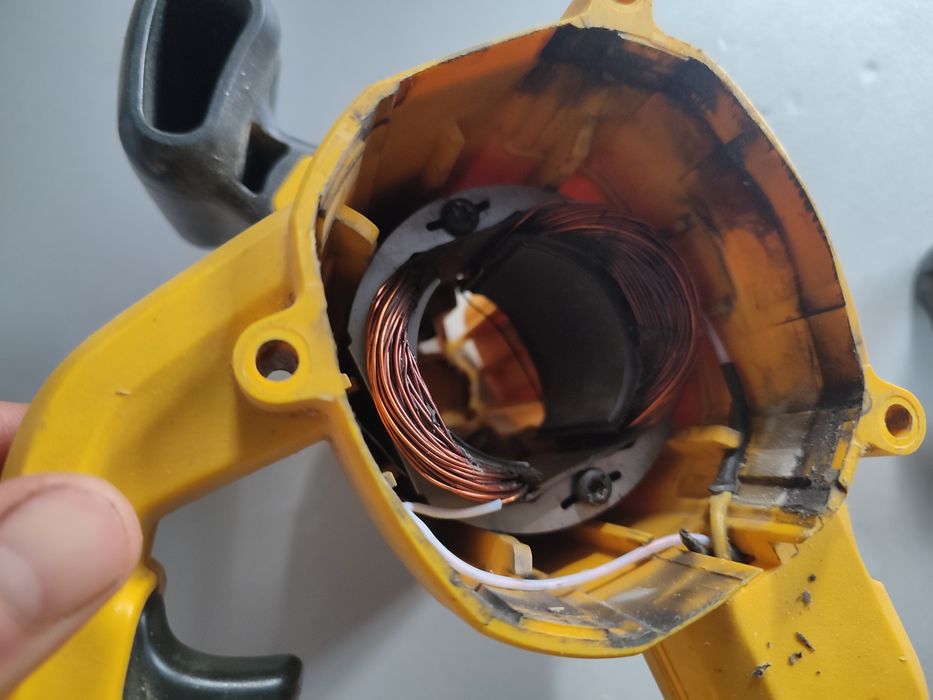 Продам ручну циркулярку dewalt dwe 560неробоча
