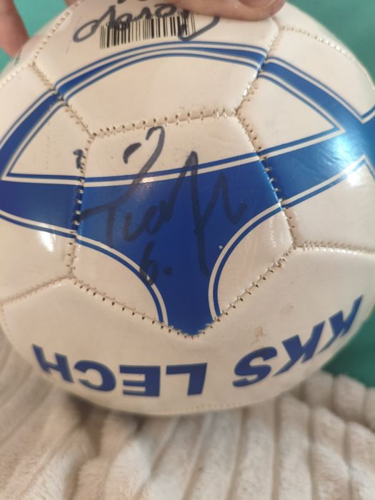 Autografy piłkarzy Lecha Poznań na piłce