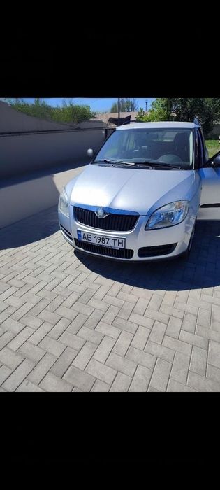 Продам машину SKODA FABIA
