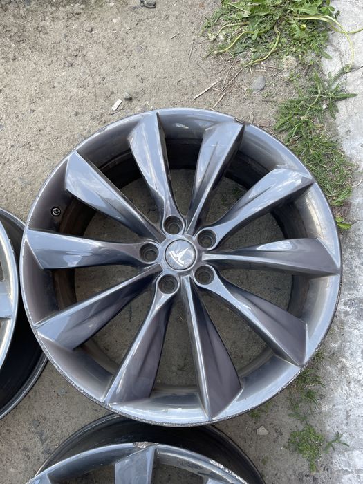 Диски r21 Tesla S одноширокі