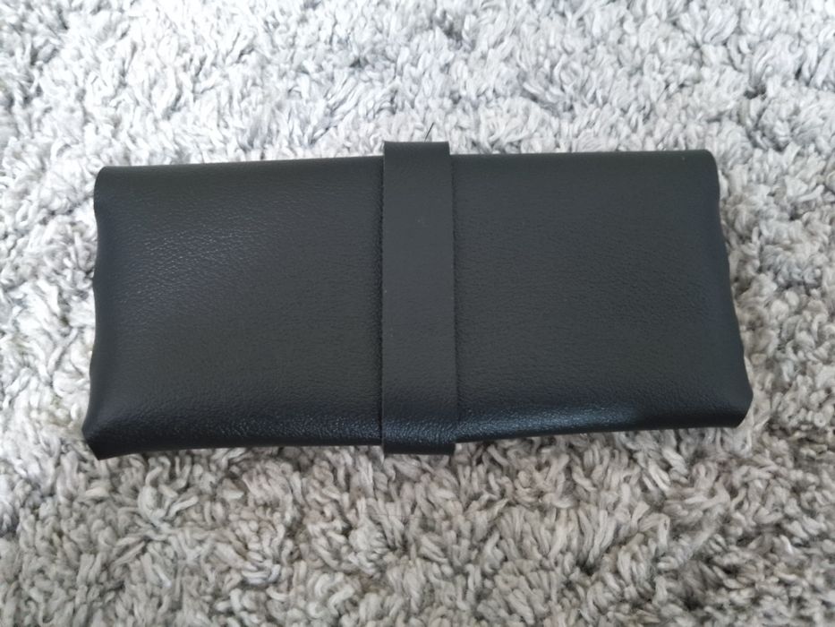 Солідний футляй для окулярів! Новий!