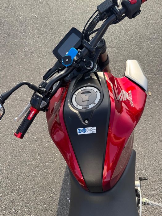 Honda CB125R 2022. Apenas 988km