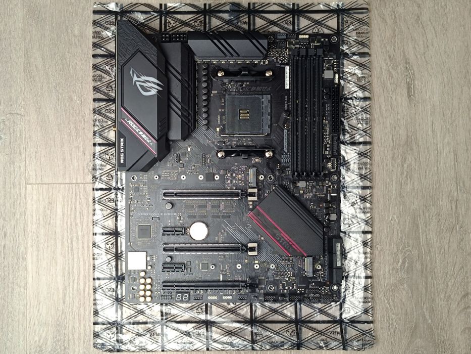 ASUS ROG Strix B550-E Gaming AM4 ATX - Para Reparar