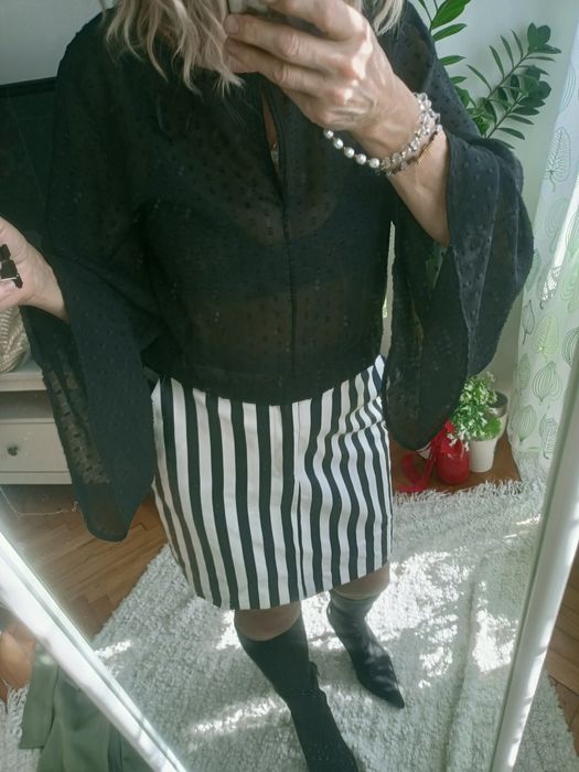 Bluzka czarna z szerokim rękawem roz M