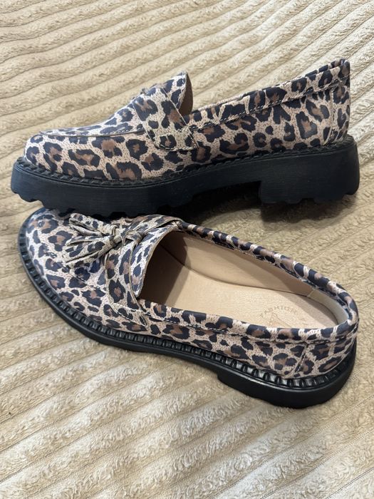 Стильні жіночі лофери