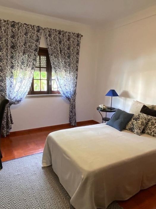 Arrendo quarto em Moradia térrea em Aires.