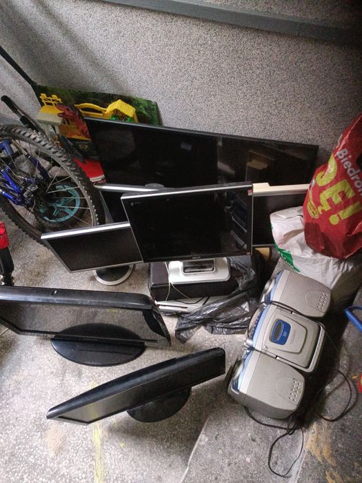 Sprzedam monitory całość