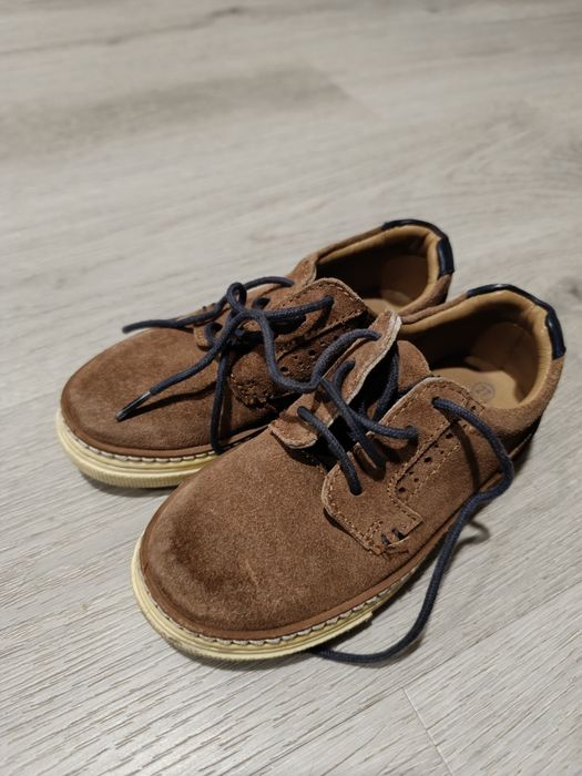 Vendo 6 pares de calçado para menino entre o n27 e o 30