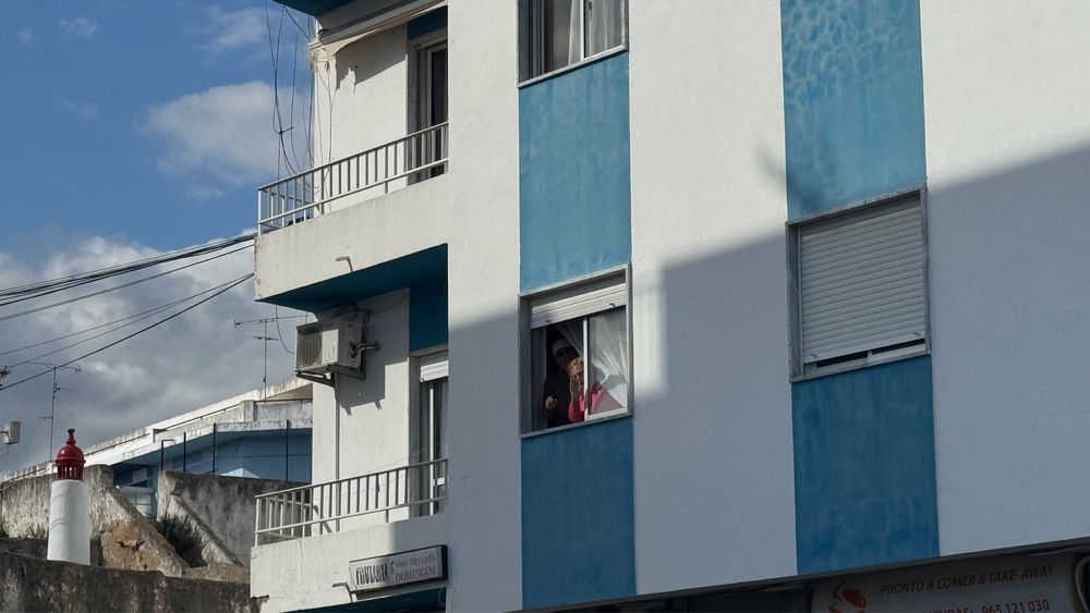 Apartamento T2, 1° andar com varanda e terraço (RESERVADO)