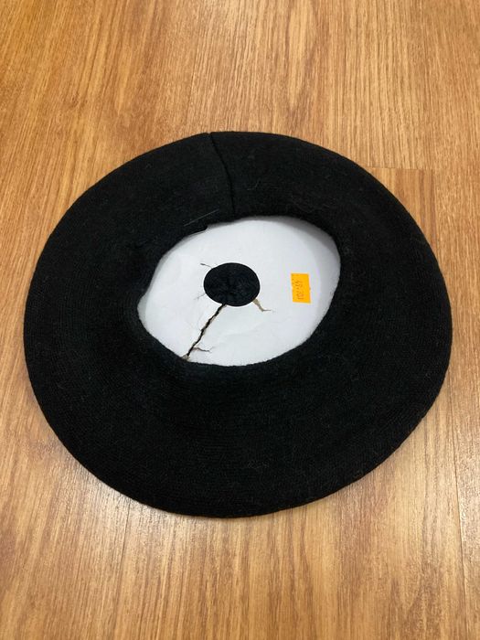 Beret czarny z puszkiem