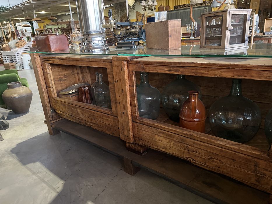 Balcão industrial de madeira antiga