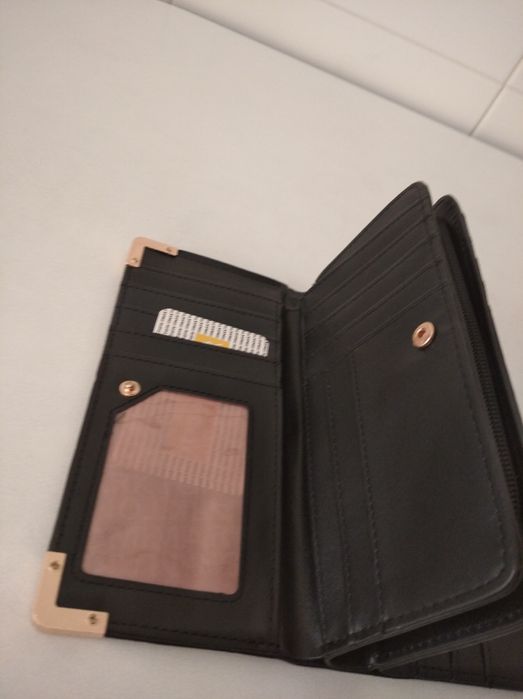 Carteira nova de cor preta